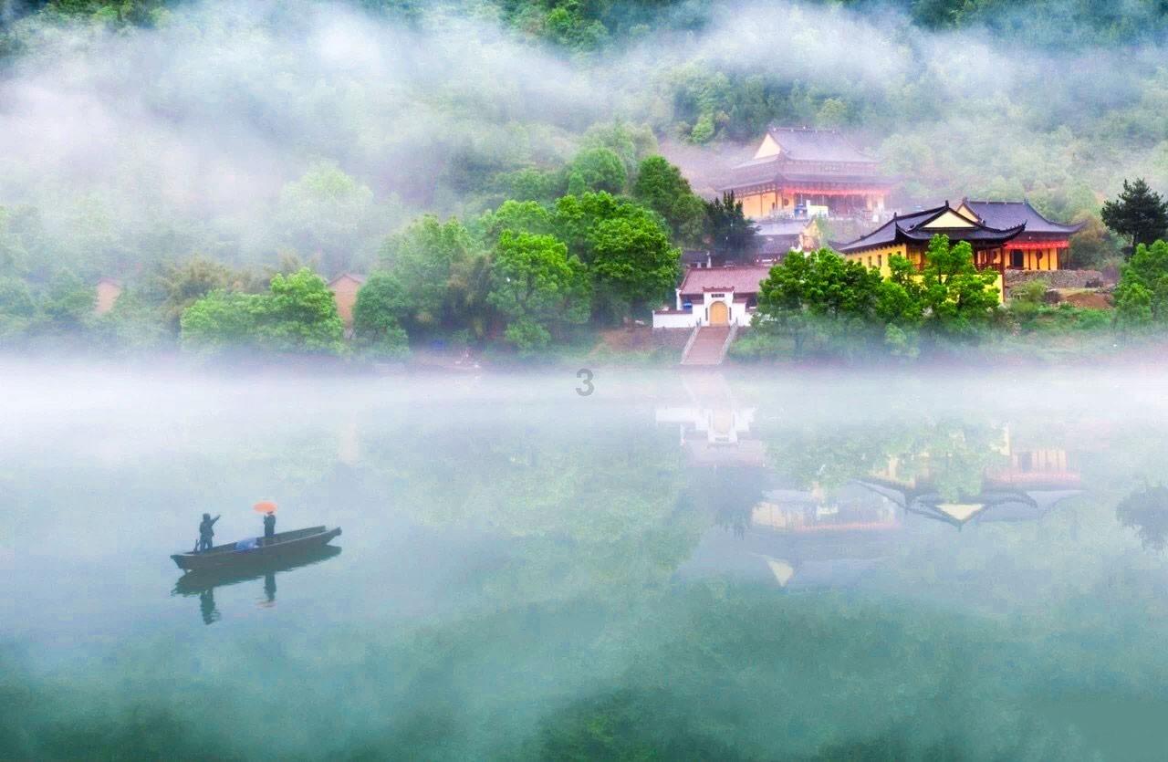 夏季热带海滩逃生