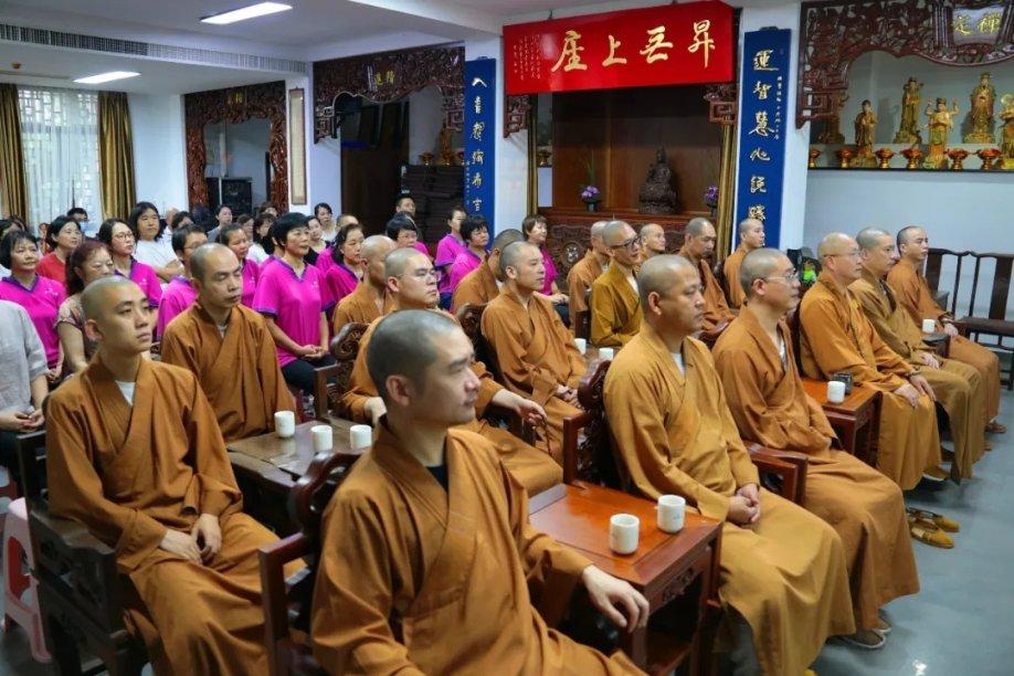 艾玛的时尚装